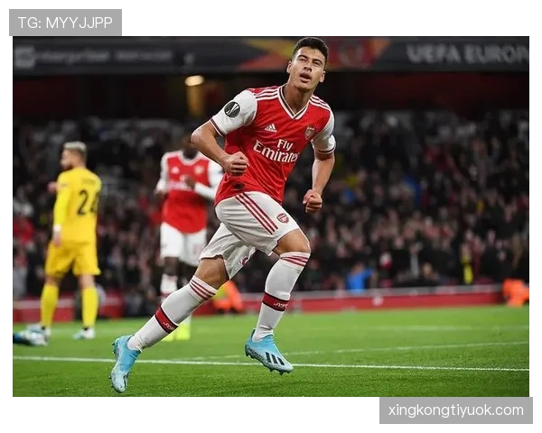 库杜斯与马丁内利：冲击型边锋的战术角色与生涯路径对比