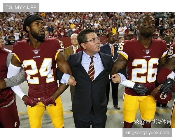 比尔·拉塞尔篮下护筐抢板，改变与张伯伦对位节奏