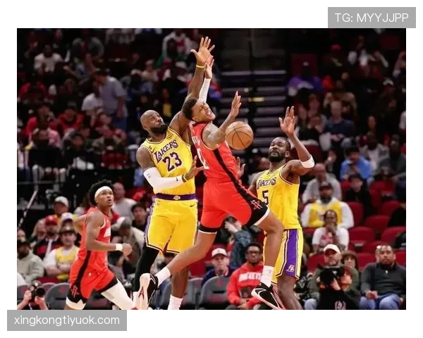 拉沙德·刘易斯三分拉开空间对位詹姆斯防守效率提升明显