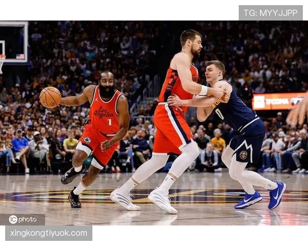 挡拆单打比肩哈登，马克西效率提升拉开差距