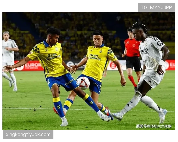 皇马中场断球后防守体系失衡，控场优势难掩攻防转换漏洞